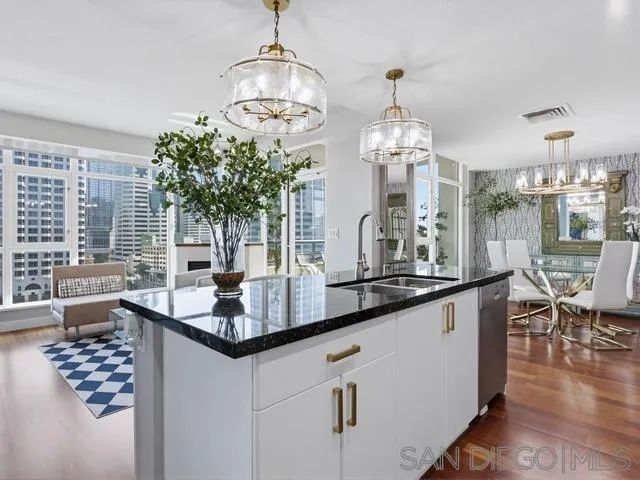 1199 Pacific Hwy 1303, San Diego, CA 92101