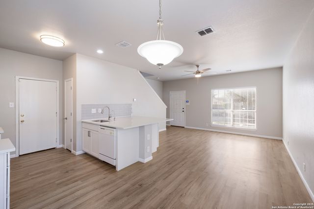 7211 Falcon Trail, San Antonio, TX 78227