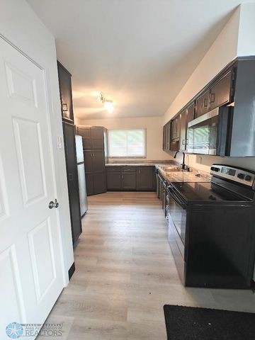 1309 16th Avenue S, Moorhead, MN 56560