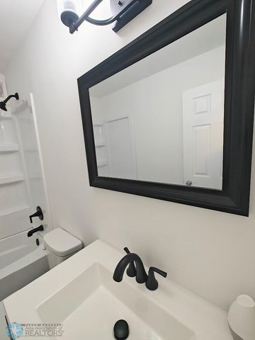 1309 16th Avenue S, Moorhead, MN 56560