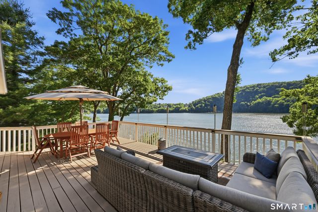 30 Waterview Drive, Danbury, CT 06811