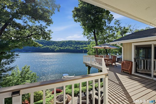 30 Waterview Drive, Danbury, CT 06811