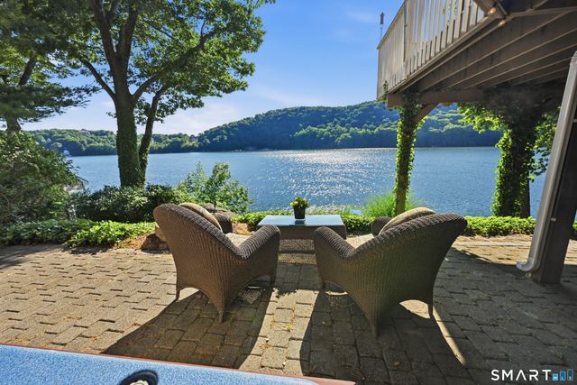 30 Waterview Drive, Danbury, CT 06811
