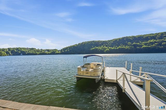 30 Waterview Drive, Danbury, CT 06811