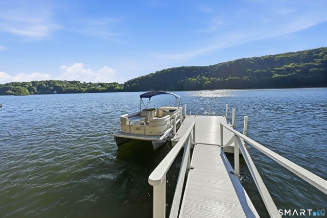 30 Waterview Drive, Danbury, CT 06811