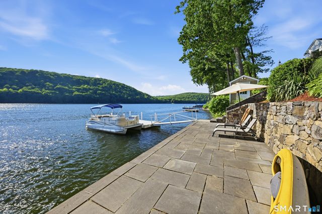 30 Waterview Drive, Danbury, CT 06811
