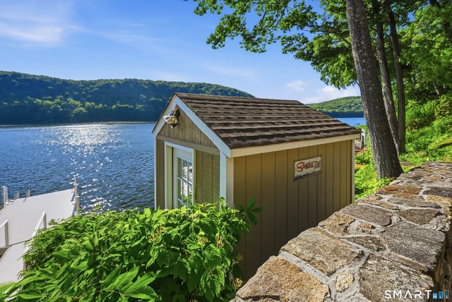 30 Waterview Drive, Danbury, CT 06811