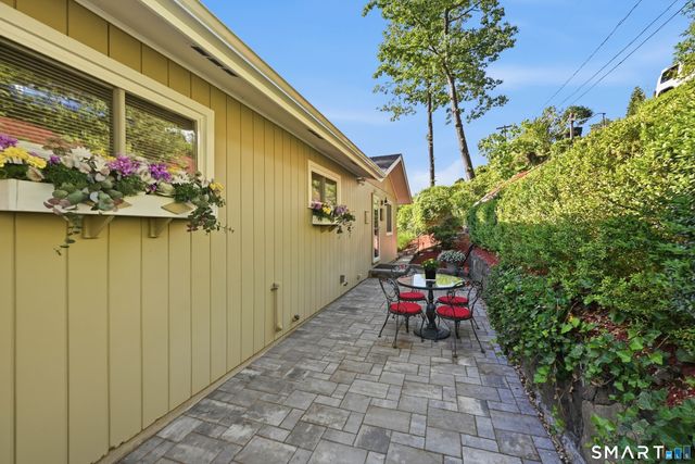 30 Waterview Drive, Danbury, CT 06811