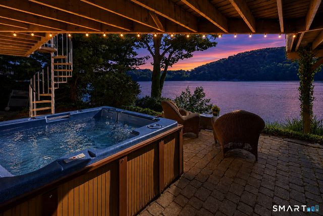 30 Waterview Drive, Danbury, CT 06811