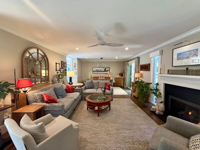 74 Hilltop Place, New London, NH 03257