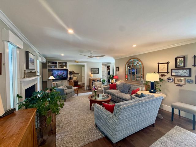 74 Hilltop Place, New London, NH 03257