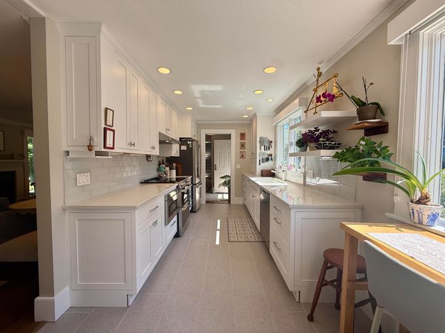 74 Hilltop Place, New London, NH 03257