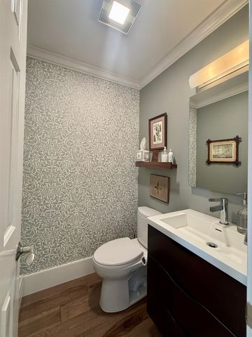 74 Hilltop Place, New London, NH 03257