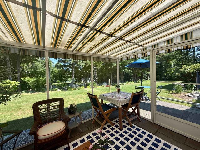 74 Hilltop Place, New London, NH 03257
