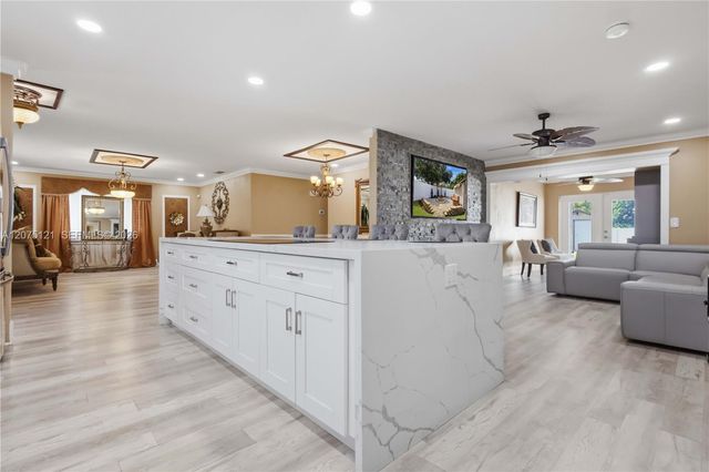 6620 SW 6th Street, Pembroke Pines, FL 33023