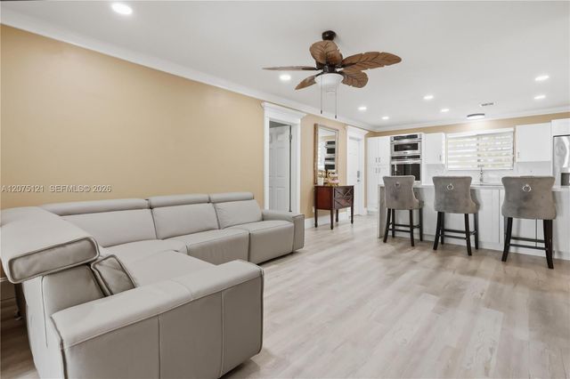 6620 SW 6th Street, Pembroke Pines, FL 33023