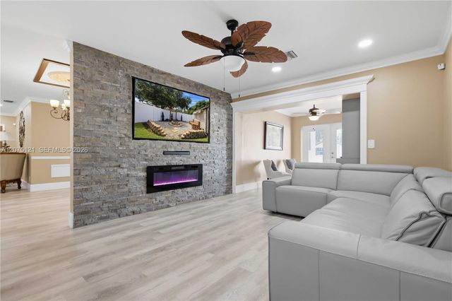 6620 SW 6th Street, Pembroke Pines, FL 33023