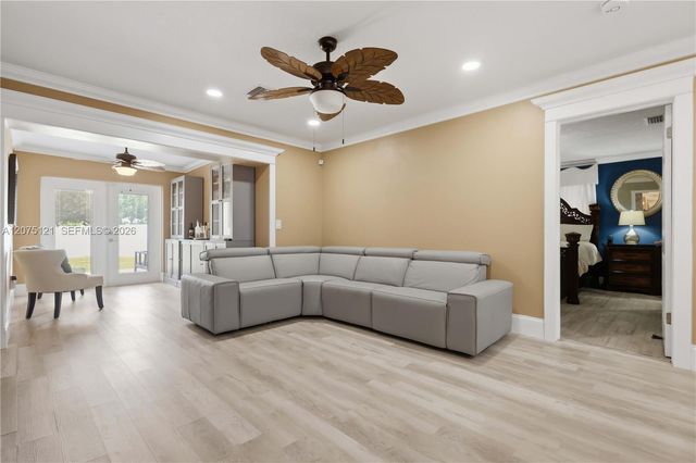 6620 SW 6th Street, Pembroke Pines, FL 33023