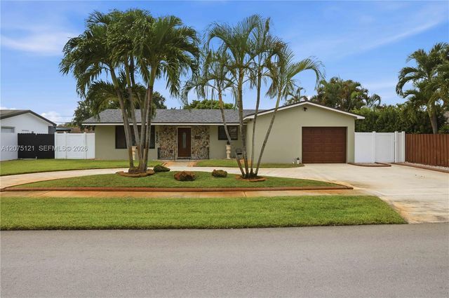 6620 SW 6th Street, Pembroke Pines, FL 33023