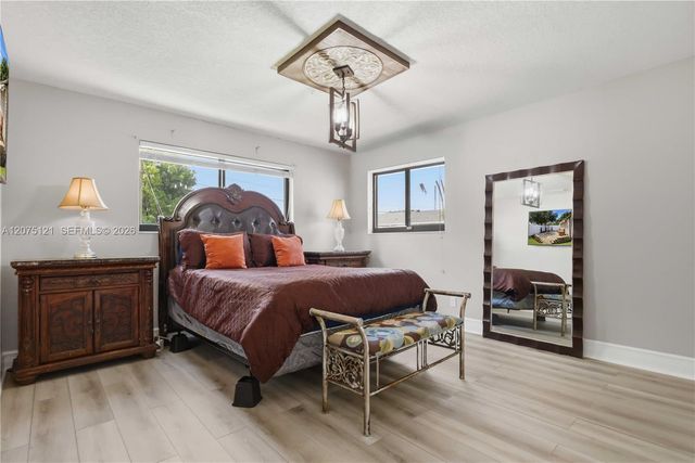6620 SW 6th Street, Pembroke Pines, FL 33023