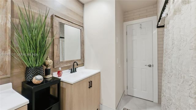 6620 SW 6th Street, Pembroke Pines, FL 33023