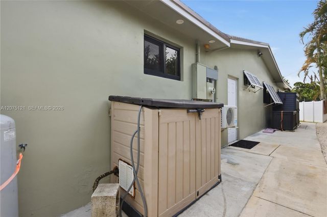 6620 SW 6th Street, Pembroke Pines, FL 33023