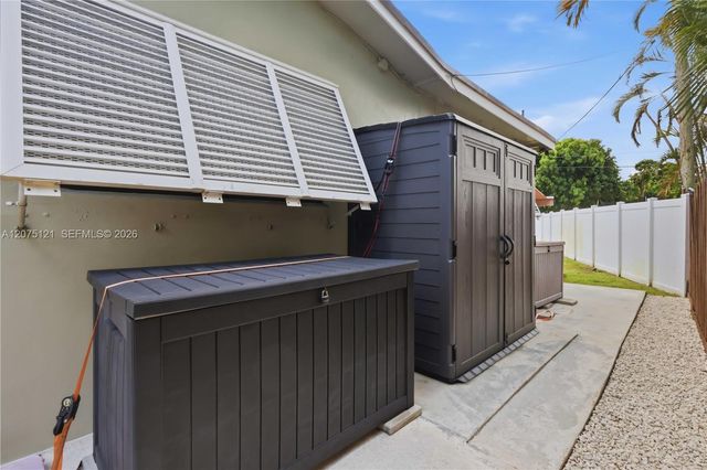 6620 SW 6th Street, Pembroke Pines, FL 33023