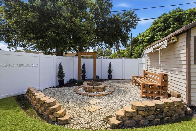 6620 SW 6th Street, Pembroke Pines, FL 33023