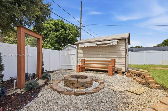 6620 SW 6th Street, Pembroke Pines, FL 33023