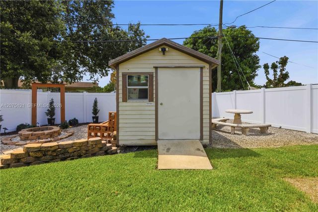 6620 SW 6th Street, Pembroke Pines, FL 33023