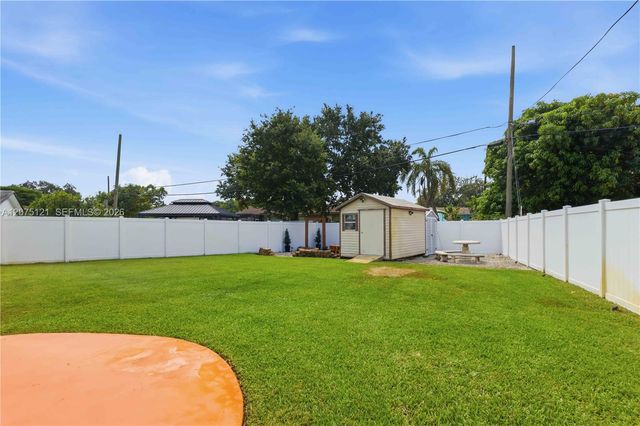 6620 SW 6th Street, Pembroke Pines, FL 33023