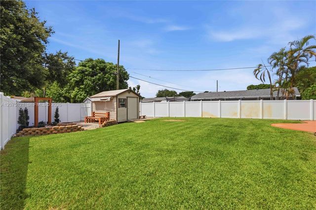 6620 SW 6th Street, Pembroke Pines, FL 33023
