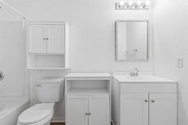 224 Capistrano DR, San Marcos, TX 78666