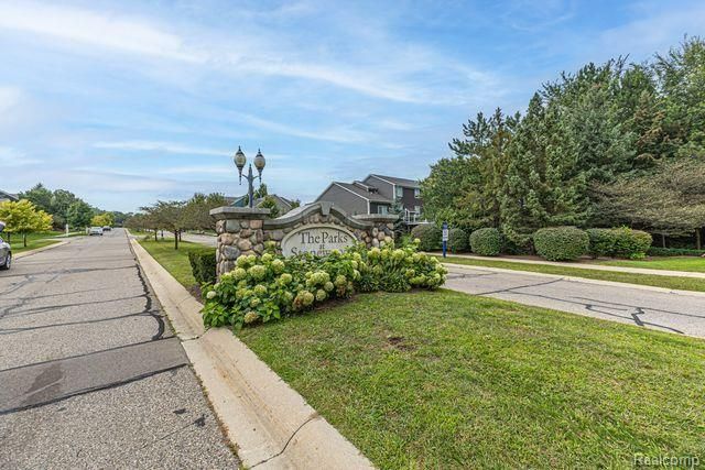 7513 Maple Ridge Drive, Independence Charter Township, MI 48346