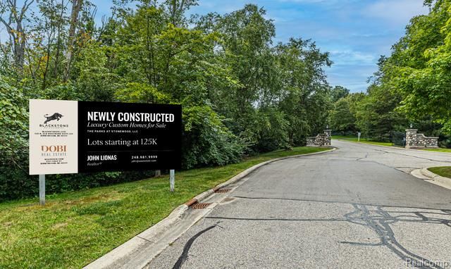 7513 Maple Ridge Drive, Independence Charter Township, MI 48346
