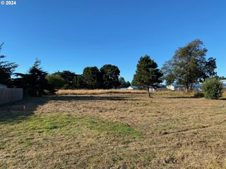0 13th St Se, Bandon, OR 97411