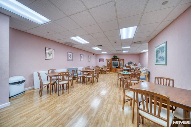 189 Forest Avenue 216, Paramus, NJ 07652