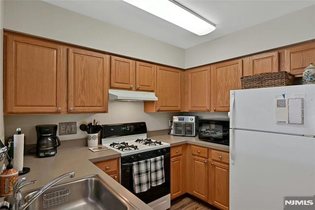 189 Forest Avenue 216, Paramus, NJ 07652