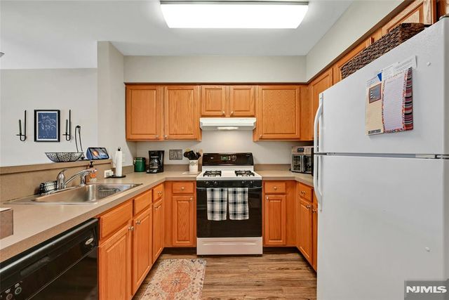 189 Forest Avenue 216, Paramus, NJ 07652