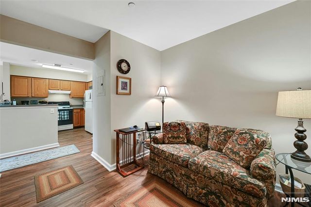 189 Forest Avenue 216, Paramus, NJ 07652