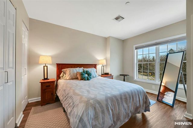 189 Forest Avenue 216, Paramus, NJ 07652