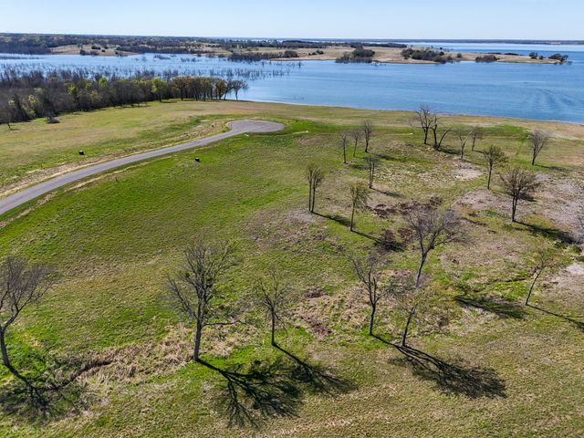 380 Harborside Terrace, Windom, TX 75492