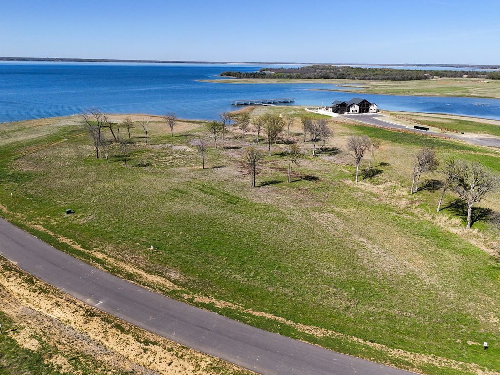 380 Harborside Terrace, Windom, TX 75492