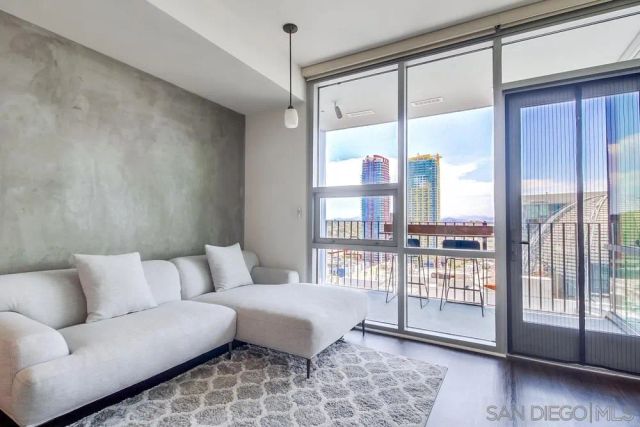321 10 TH Avenue 2103, San Diego, CA 92101