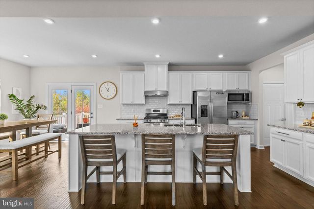 105 CABBAGE WHITE DR, Lake Frederick, VA 22630