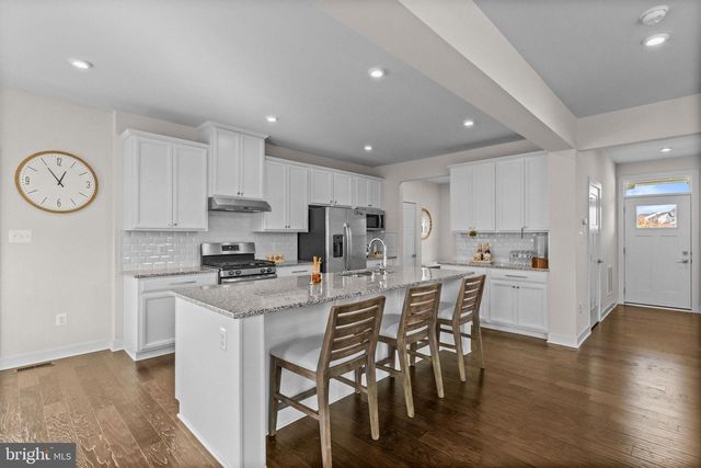 105 CABBAGE WHITE DR, Lake Frederick, VA 22630