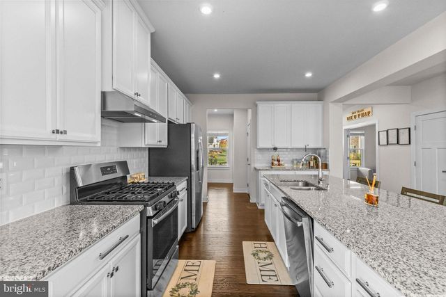 105 CABBAGE WHITE DR, Lake Frederick, VA 22630