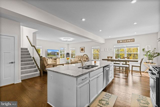 105 CABBAGE WHITE DR, Lake Frederick, VA 22630