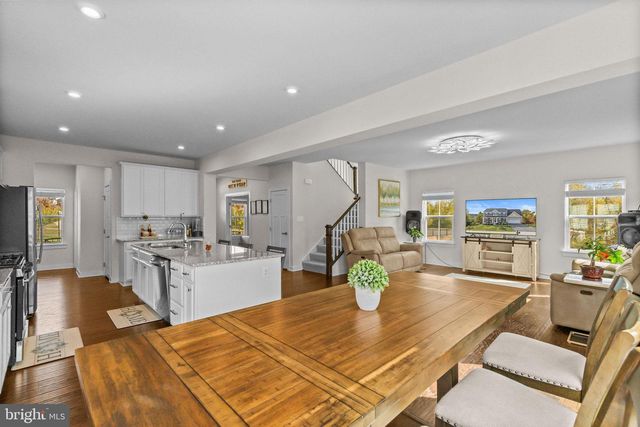 105 CABBAGE WHITE DR, Lake Frederick, VA 22630