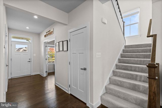 105 CABBAGE WHITE DR, Lake Frederick, VA 22630